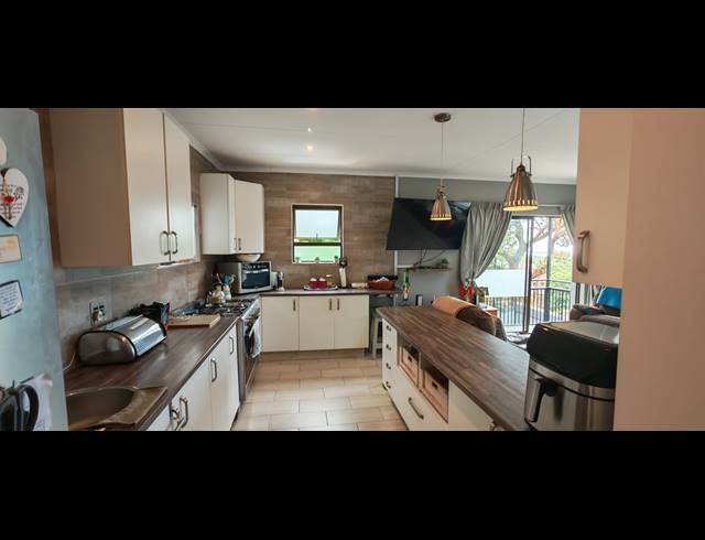 4 BEDROOM HOUSE FOR SALE IN UVONGO